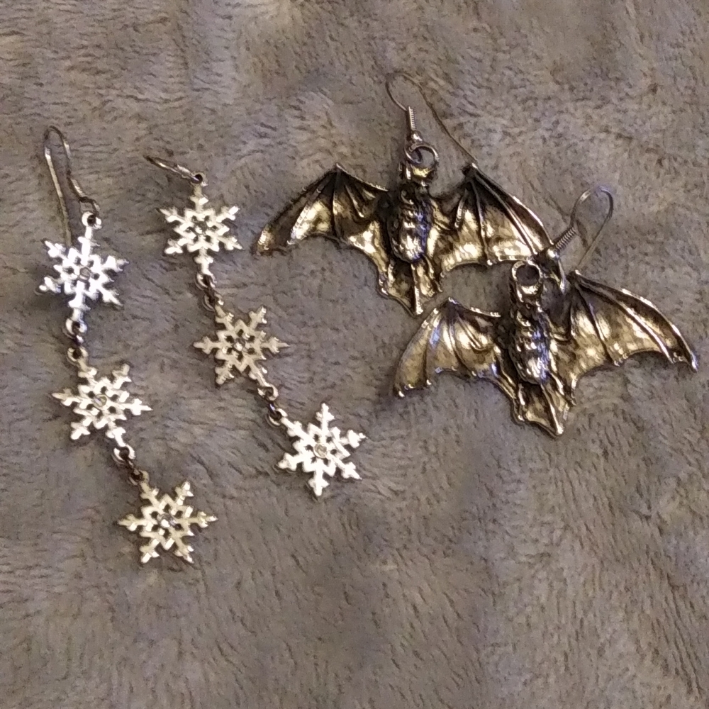 🤑3/$18 2 Pair Seasonal Earrings